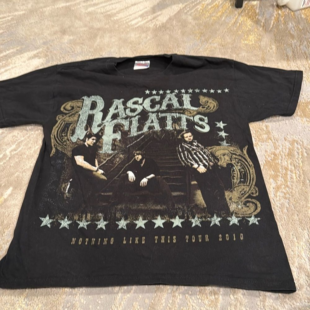 Rascal Flatts Vintage Band Tee 2011 Tour size M in GUC